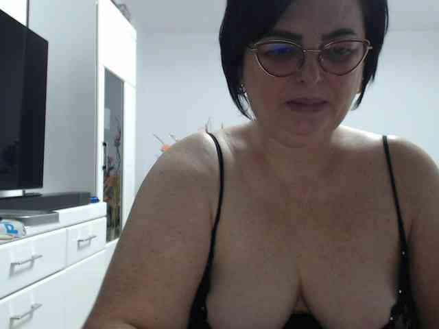 Emyllywhite webcam