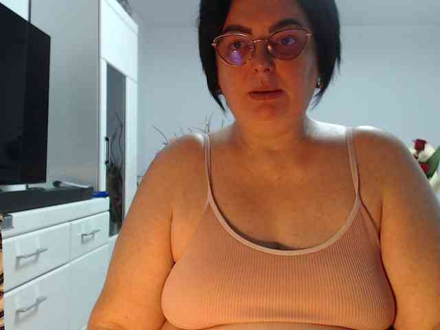 Emyllywhite webcam