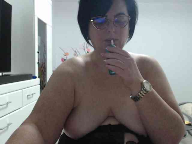 Emyllywhite webcam