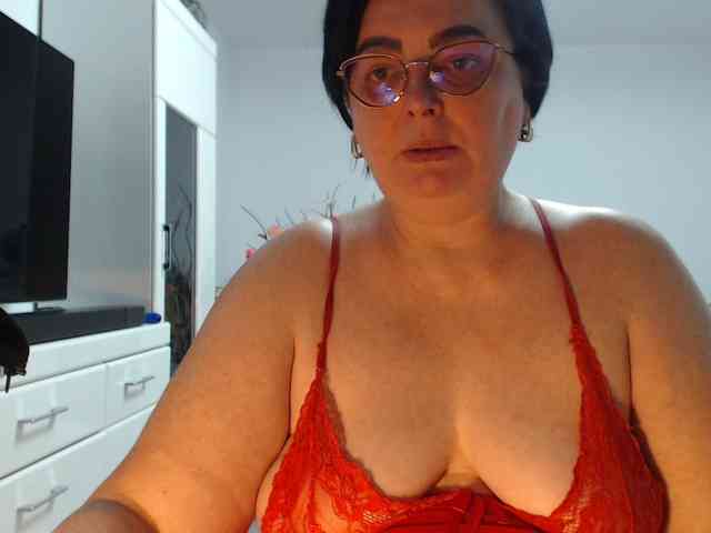 Emyllywhite webcam