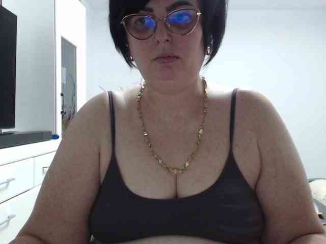 Emyllywhite webcam