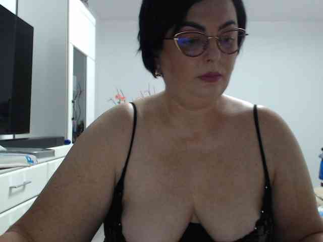 Emyllywhite webcam