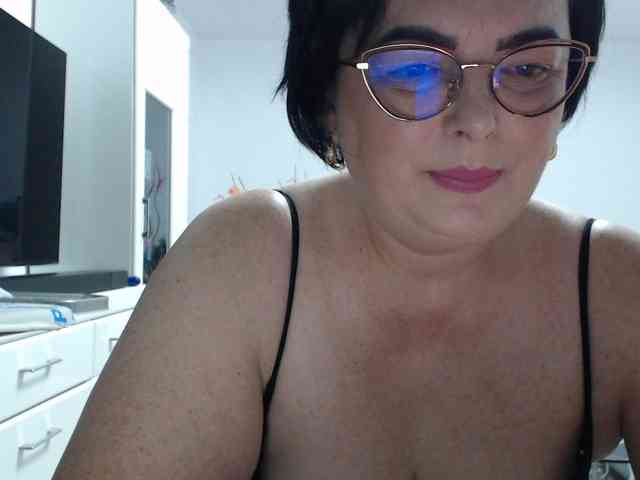 Emyllywhite webcam