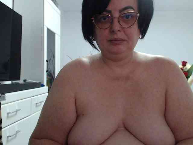 Emyllywhite webcam