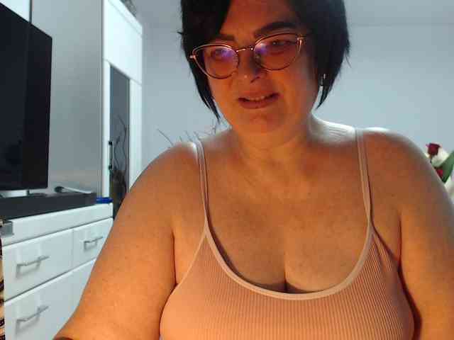 Emyllywhite webcam