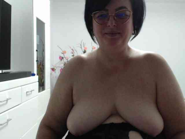 Emyllywhite webcam