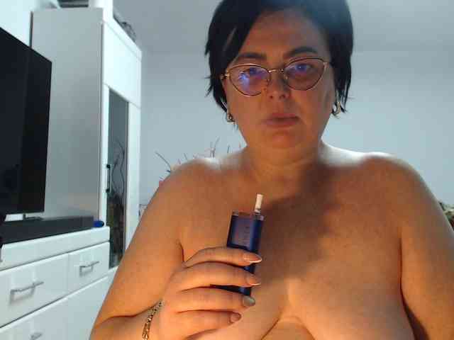 Emyllywhite webcam