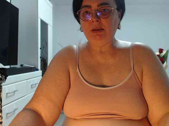 Emyllywhite webcam
