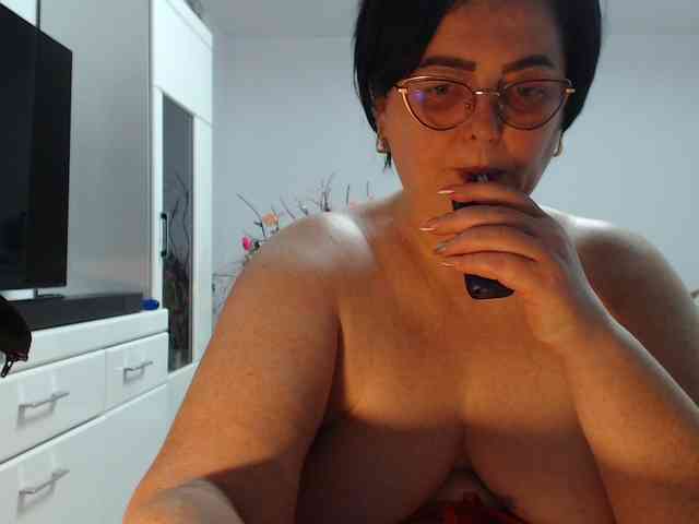 Emyllywhite webcam