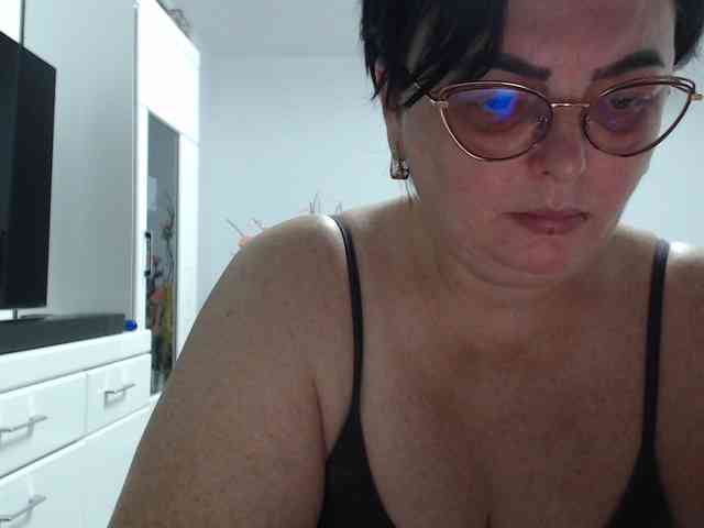 Emyllywhite webcam