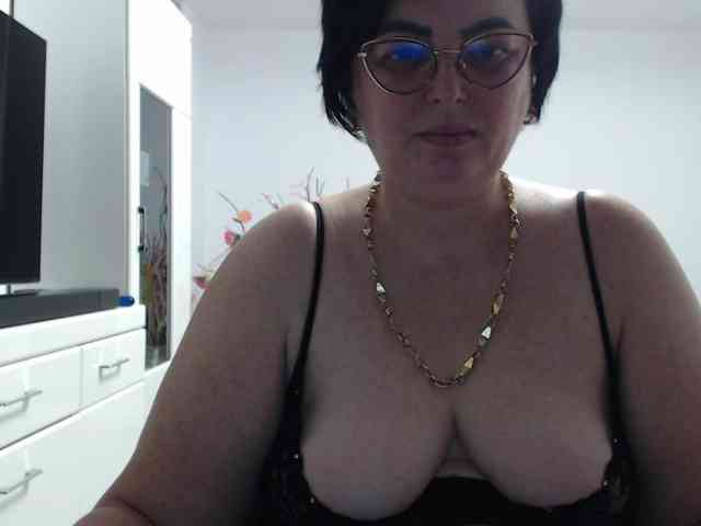 Emyllywhite webcam