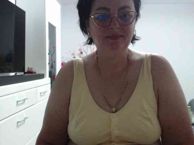 Emyllywhite webcam