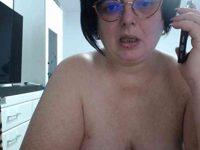 Emyllywhite webcam
