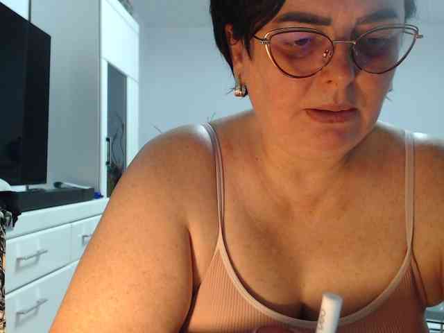 Emyllywhite webcam