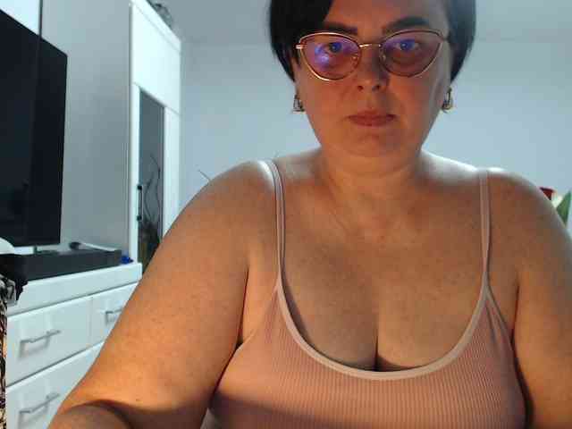 Emyllywhite webcam