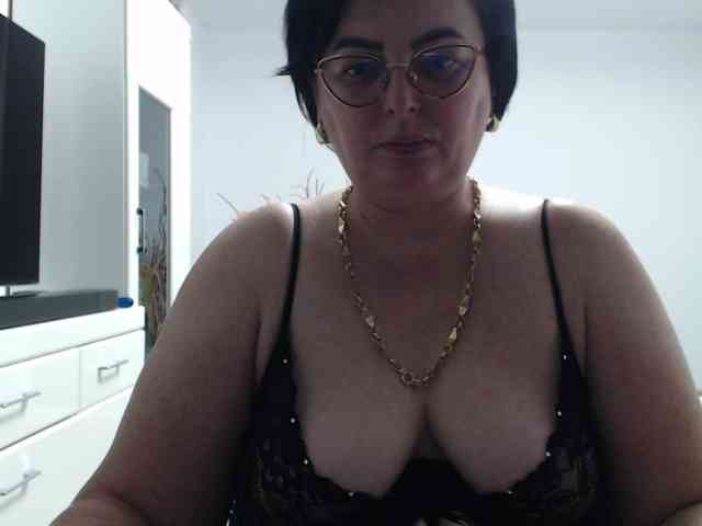 Emyllywhite webcam
