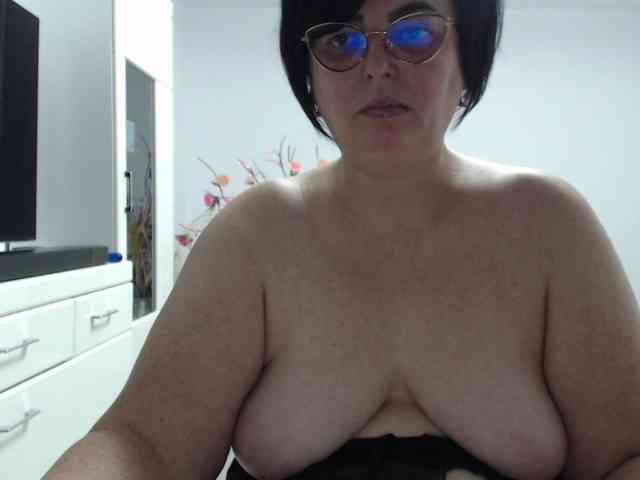 Emyllywhite webcam