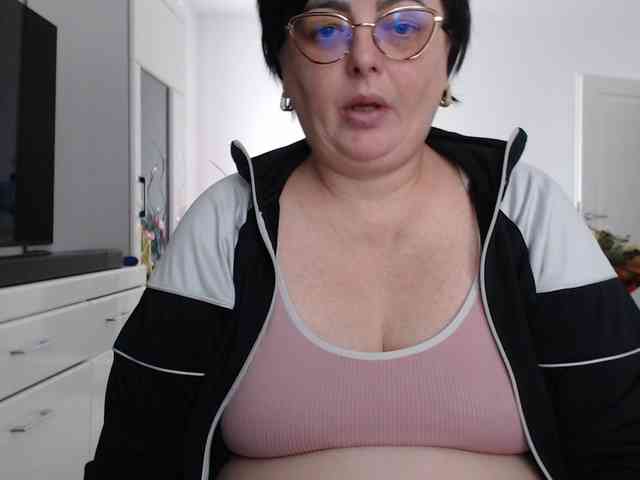 Emyllywhite webcam