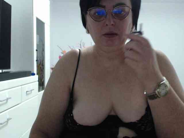 Emyllywhite webcam