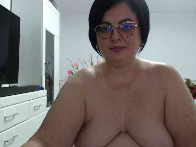 Emyllywhite webcam