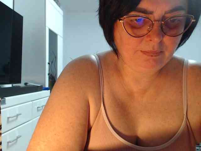 Emyllywhite Emyllywhite