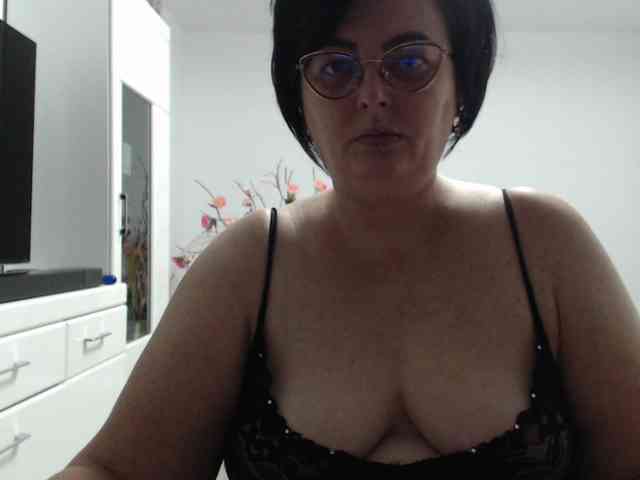 Emyllywhite webcam