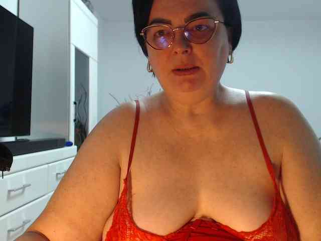 Emyllywhite webcam
