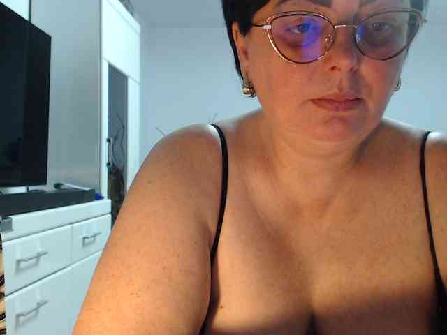 Emyllywhite webcam