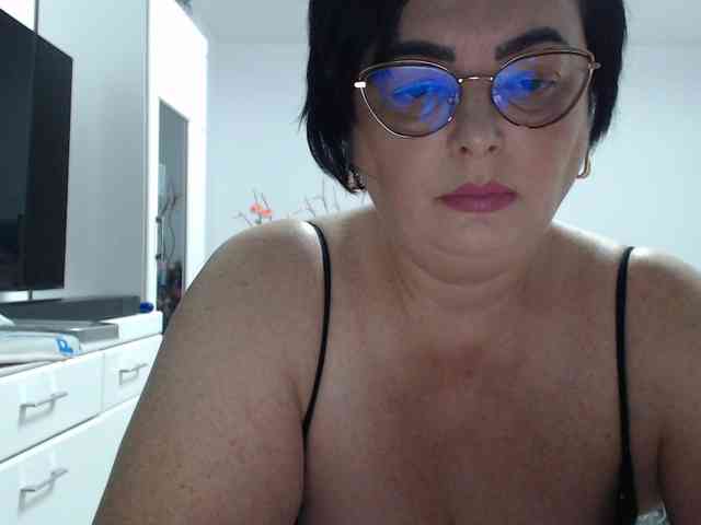 Emyllywhite webcam