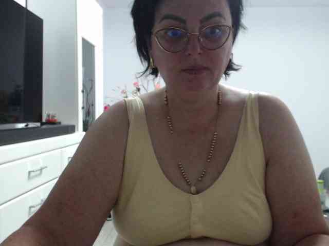 Emyllywhite webcam
