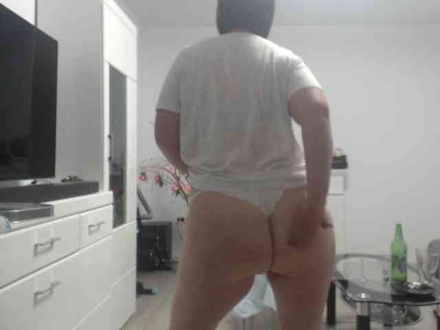 Emyllywhite webcam