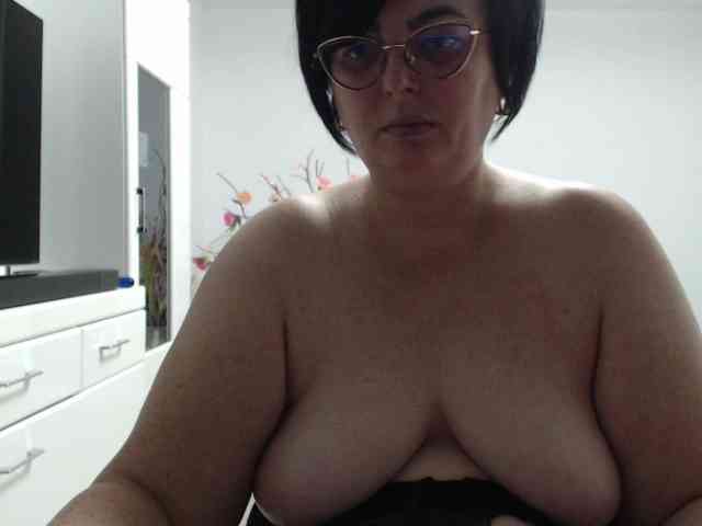 Emyllywhite webcam