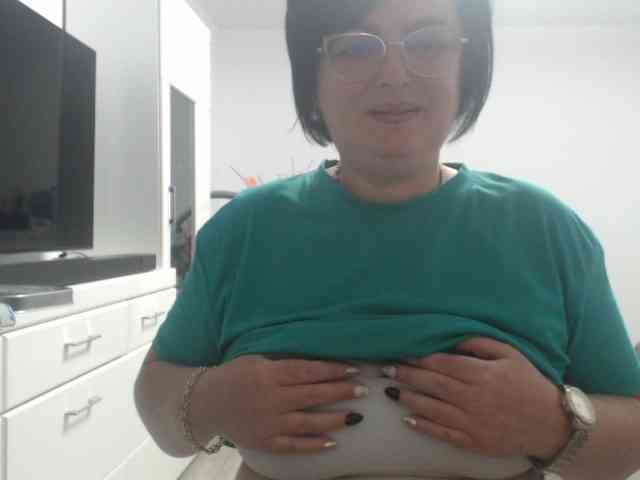Emyllywhite webcam