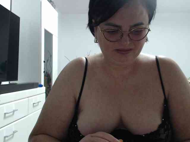 Emyllywhite webcam