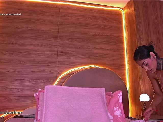 sexy-danna's BongaCams show and profile