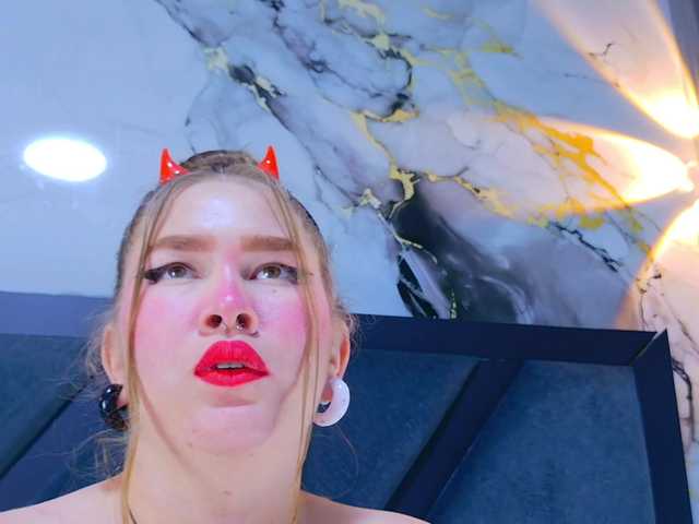 NathaxaLeans's BongaCams show and profile