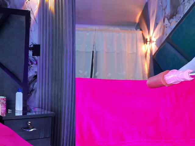 NathaxaLeans webcam