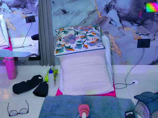 NathaxaLeans webcam