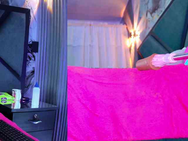 NathaxaLeans webcam