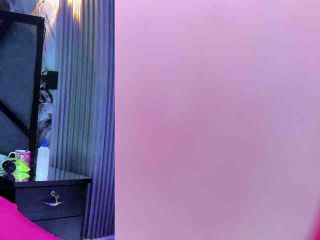 NathaxaLeans webcam