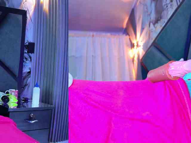 NathaxaLeans webcam