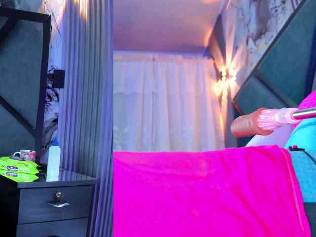 NathaxaLeans webcam