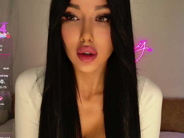 miaXmoon's BongaCams show and profile