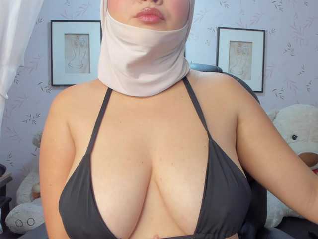 aprile's BongaCams show and profile