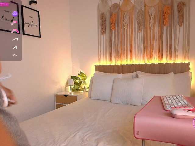 EvyOwens's BongaCams show and profile