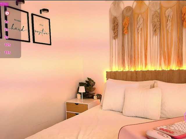 le modèle EvyOwens est en webcam porno dans un show sur le site bongacams, il possède les tags suivants: Latino/Hispanic,Brunette,Trimmed