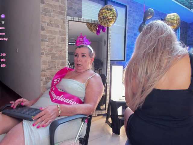 mature-younga live cam