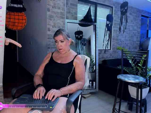mature-younga webcam