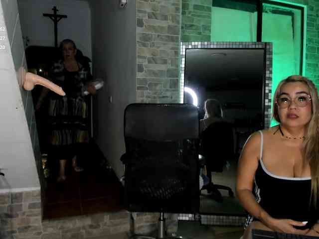 mature-younga webcam