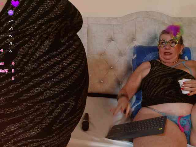 mature-younga webcam